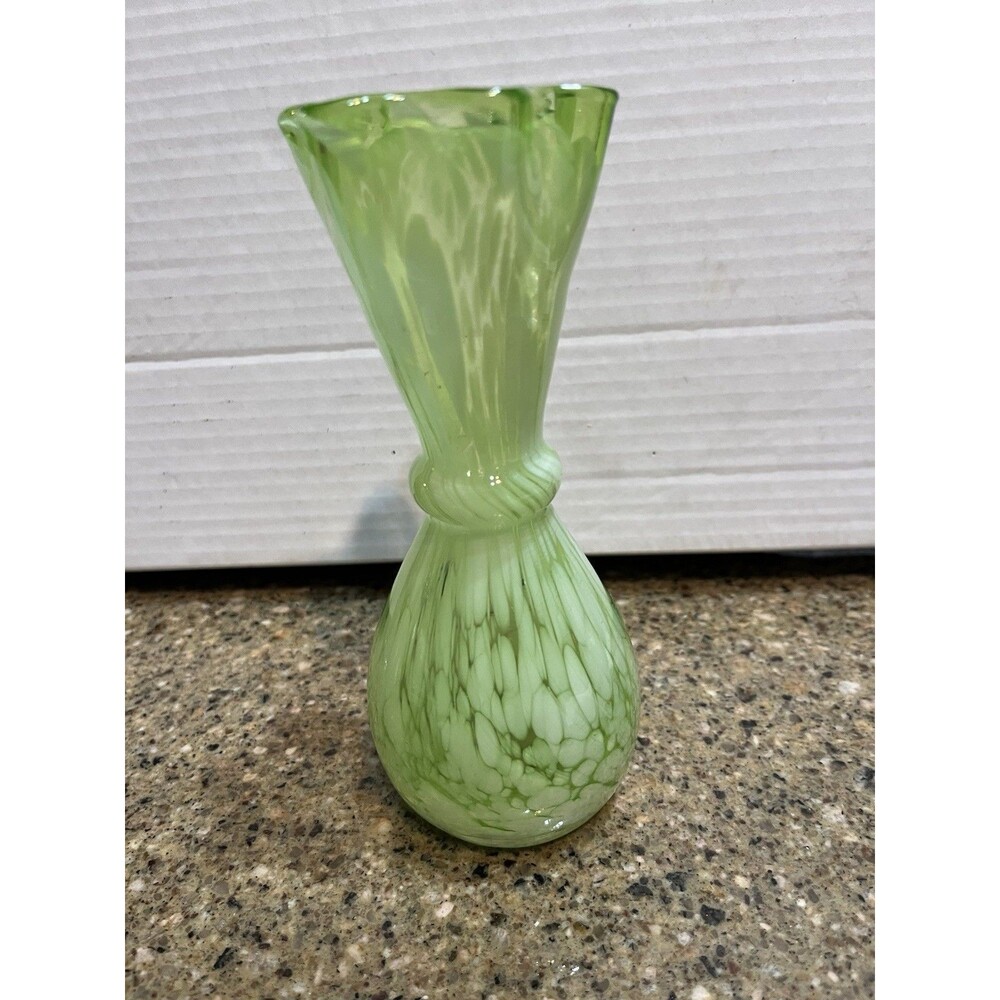 Vintage Ruffled Hand Blown Green Swirl Art Glass Vase 7" Tall